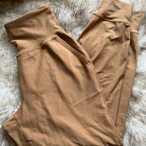 Old Navy Active high waisted powersoft 7/8 joggers size M (Yoga pants/leggings)